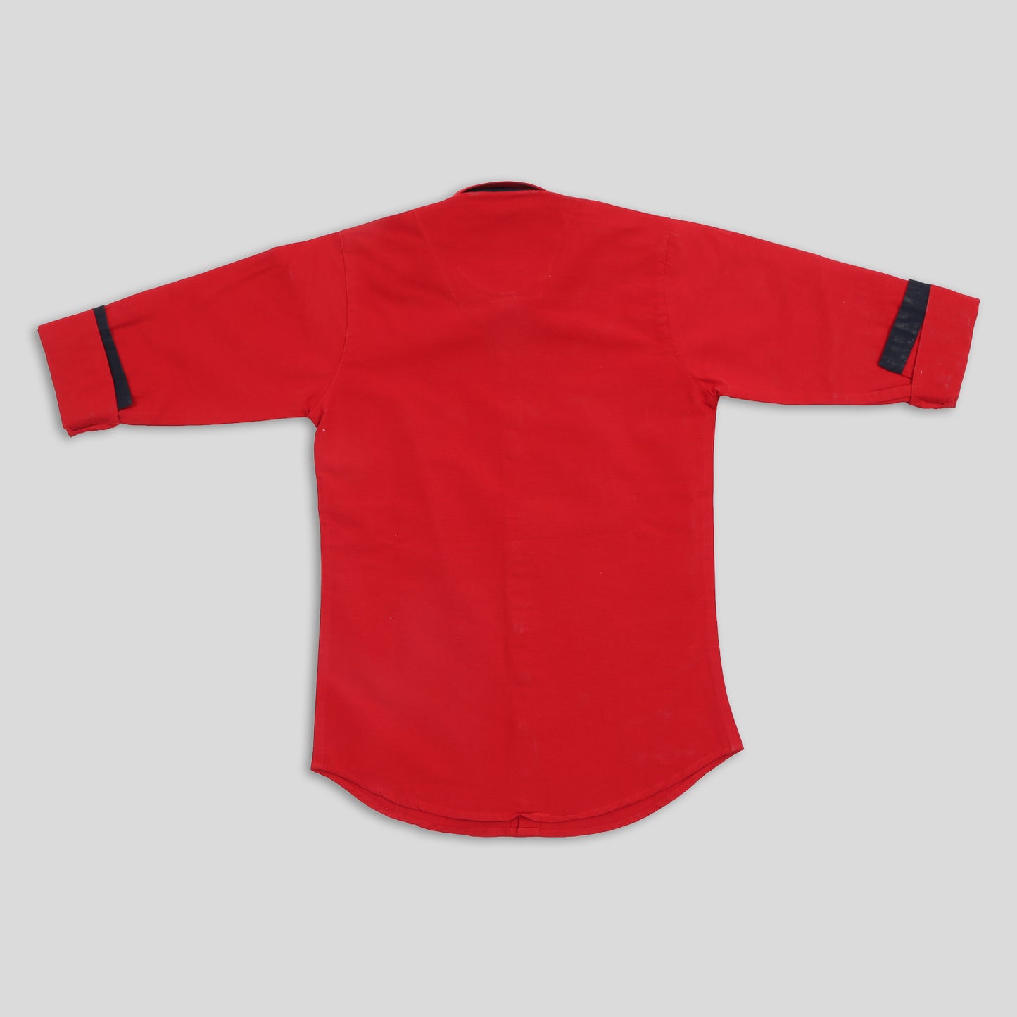 Simplicity, Elevated: This Plain Shirt Rocks Casual Style with Flair!