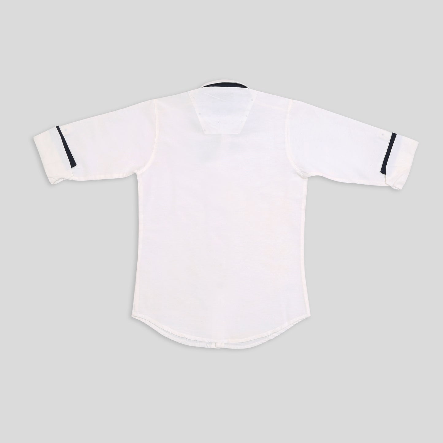 Simplicity, Elevated: This Plain Shirt Rocks Casual Style with Flair!