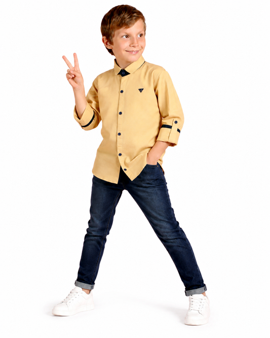 Simplicity, Elevated: This Plain Shirt Rocks Casual Style with Flair!