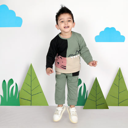 "Snap into Adventure: Crocodile-Printed T-Shirt and Jogger Set for Boys!"