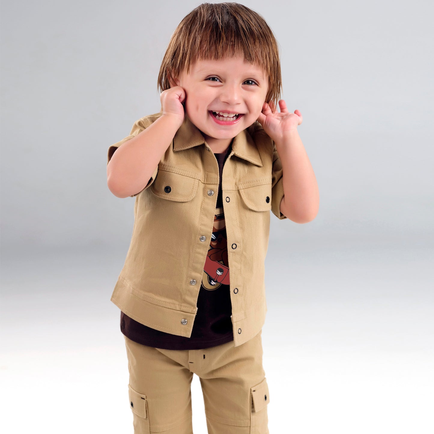 Adventure-Ready Style: Jacket, Printed Tee & Pant Power Set!