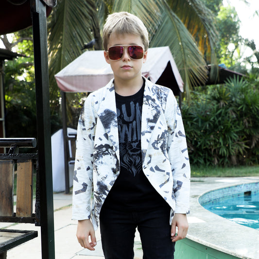 Shirt & Shrug Sizzle: Elevate Casual Coolness with This Unique Combo!