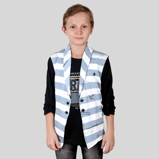 Shirt & Shrug Sizzle: Elevate Casual Coolness with This Unique Combo!