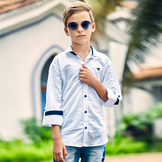 Simplicity, Elevated: This Plain Shirt Rocks Casual Style with Flair!